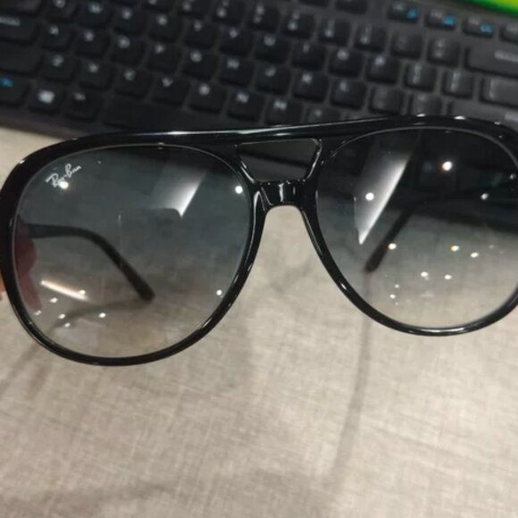 Ray-Ban Sunglasses Aviator Style - Picture 1 of 7